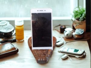 Wooden Carving Design Mobile Stand